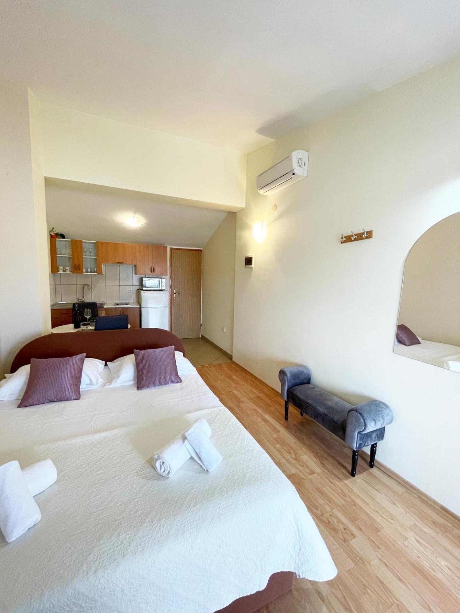 Apartments Mira Sukošan Extérieur photo