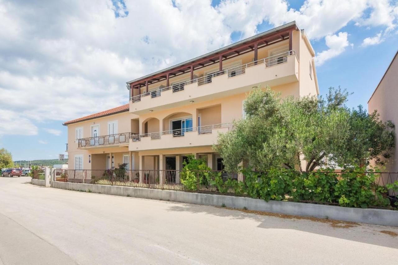 Apartments Mira Sukošan Extérieur photo